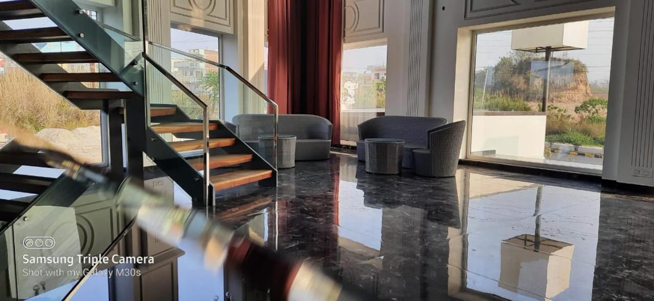 Dayal Hotel 우나 외부 사진